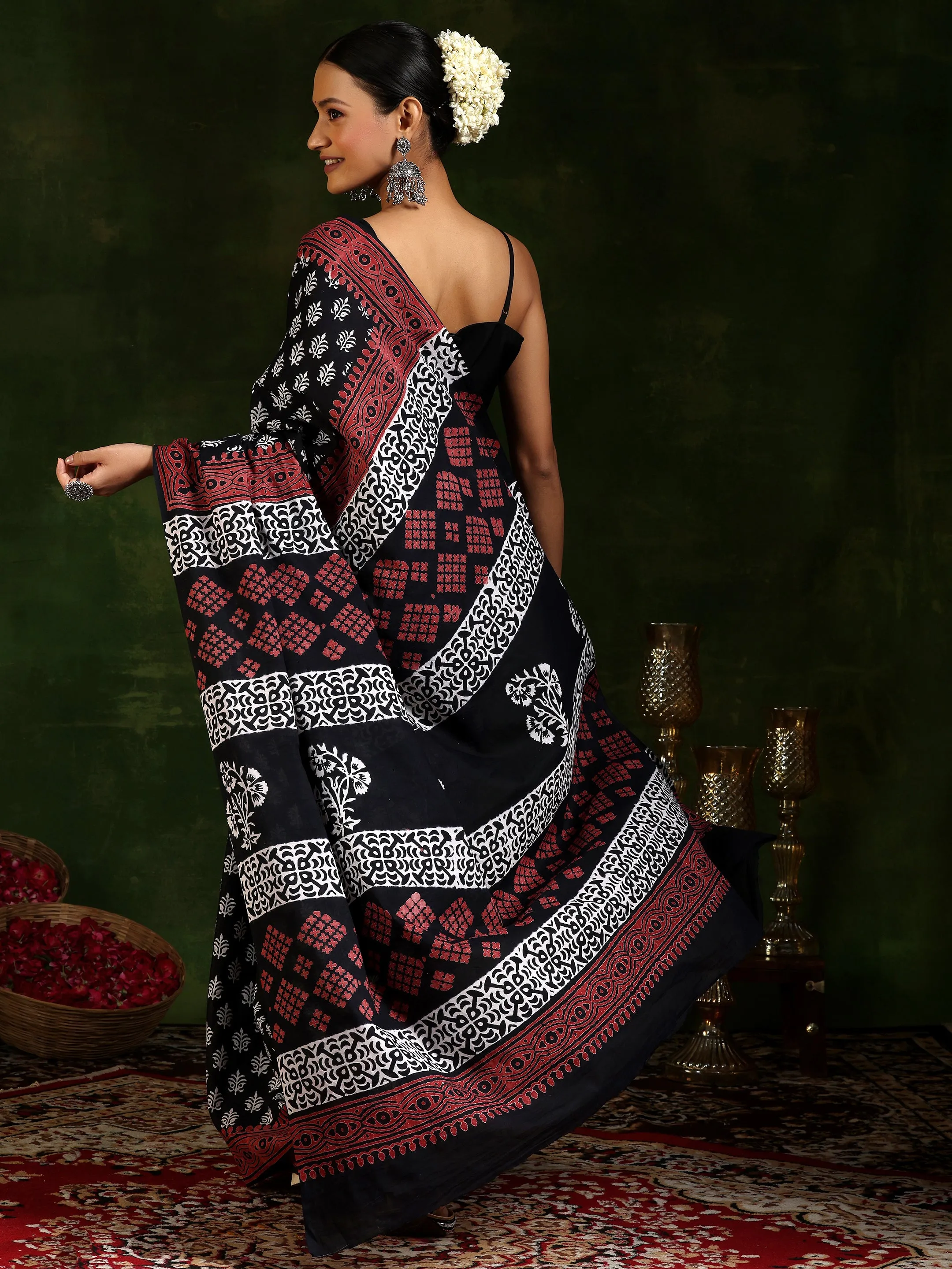 Black Printed Cotton Saree With Unstitched Blouse Piece