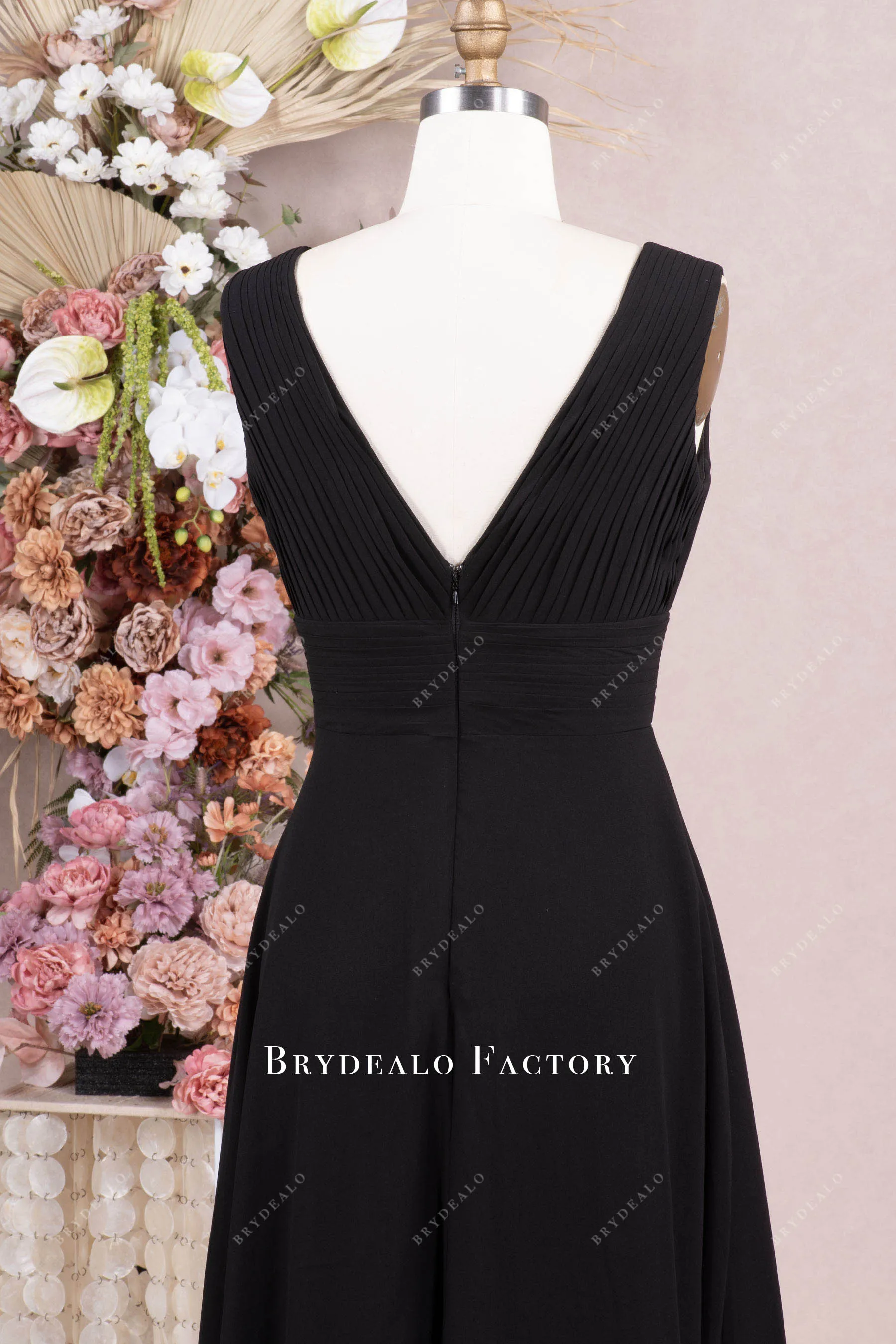 Elegant Black Pleated Chiffon Sleeveless Bridesmaid Dress