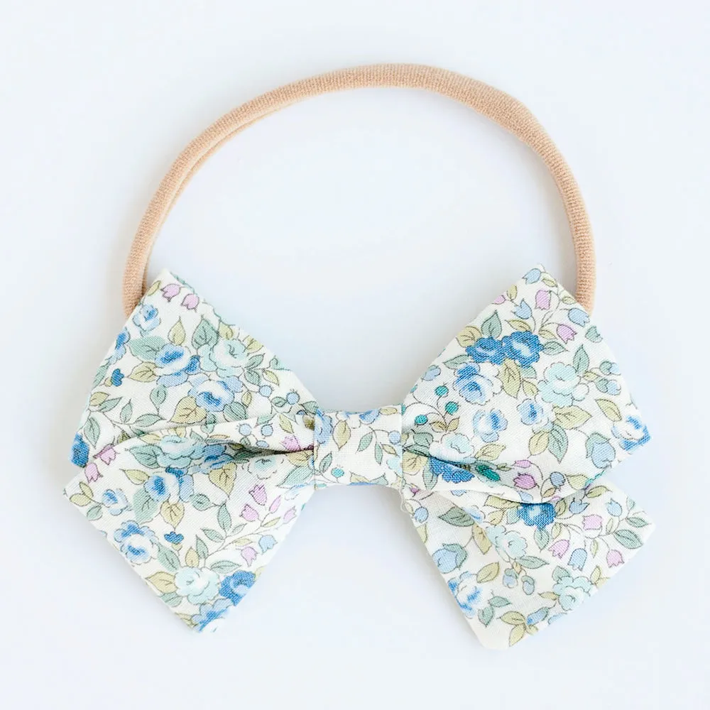 Men's Pre-Tied Bow Tie / Blossoms In Blue